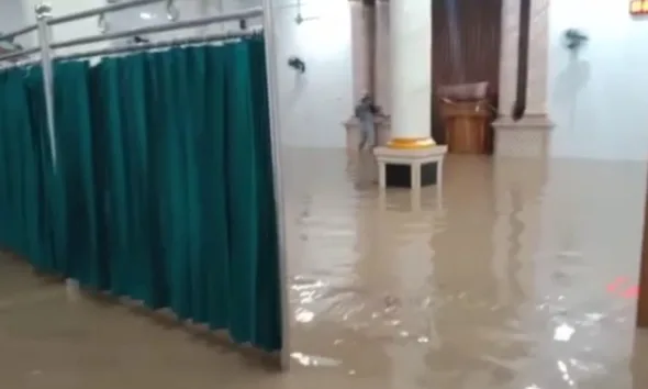 Banjir di Masjid Amaliyah PKDP, belakang JBC. (ist)