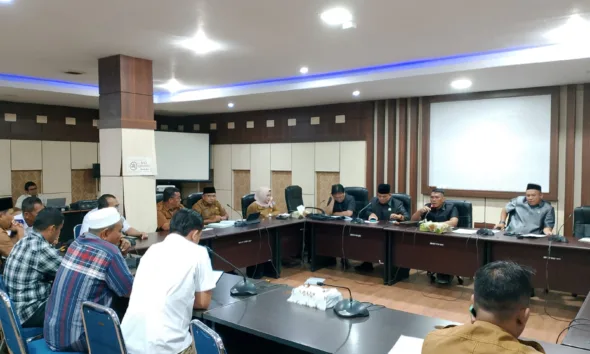 Memanas bearing lintas komisi, diwarnai walk out Manajer PT KPAL. (DETAIL/Daryanto)