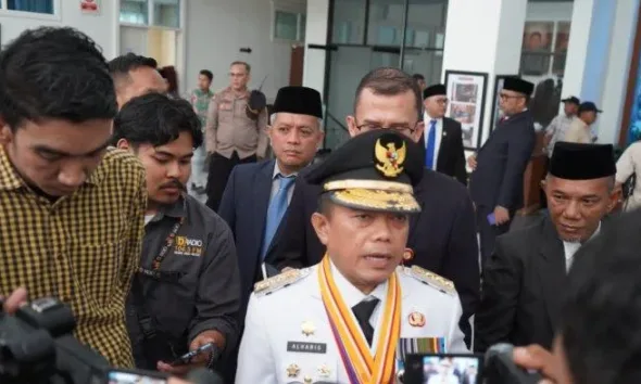 GUBERNUR JAMBI - Al Haris menyampaikan targetnya pada 100 hari kerja usai dilantik sebagai Gubernur pada periode kedua 2025-2030.