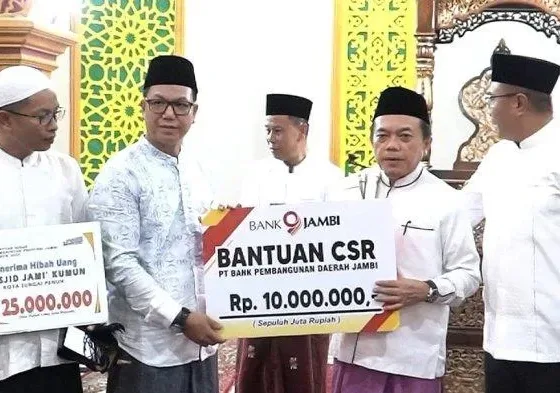 SAFARI RAMADAN - Gubernur Jambi Al Haris kembali melaksanakan Safari Ramadhan dengan mengunjungi Masjid Jami Kumun yang berlokasi di Kota Sungai Penuh, Rabu (5/3/2025) malam.