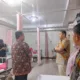 Bupati Merangin saat meninjau ruang perawatan pasien cuci darah di RSD Bangko beberapa waktu lalu.(DETAIL/Daryanto)