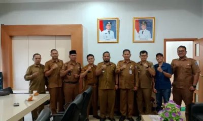 Pj Sekda Sarolangun, Dedi Hendri bersama Camat Batin VIII, Camat Renah Pamenang, Kades Lantak Seribu dan Kades Bangun Jayo usai rapat bahas penanganan jalan. (DETAIL/Daryanto)