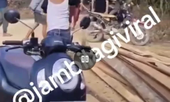 Foto tangkapan layar dari video yang tengah viral dari media sosial TikTok @jambilagiviral. (ist)